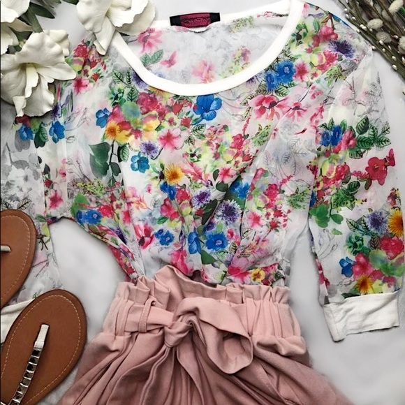 Elegant White Floral Blouse - Picture 1 of 2